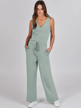 Women's Solid Color V-Neck Sleeveless Casual Style Jumpsuit Wide Leg Fashion Travel Clothes